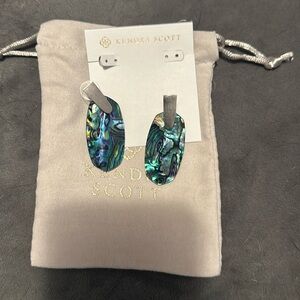 NWOT Kendra Scott earrings